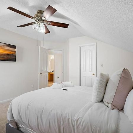 Cozy 4B 2 5B University Home King Beds Jacuzzi تشارلوت المظهر الخارجي الصورة
