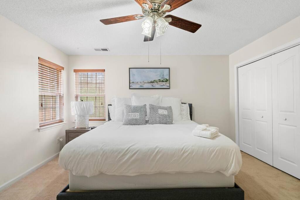 Cozy 4B 2 5B University Home King Beds Jacuzzi تشارلوت المظهر الخارجي الصورة